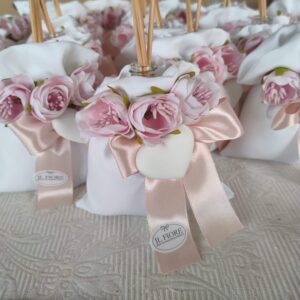 Sacchetti decorativi bianchi con fiori rosa